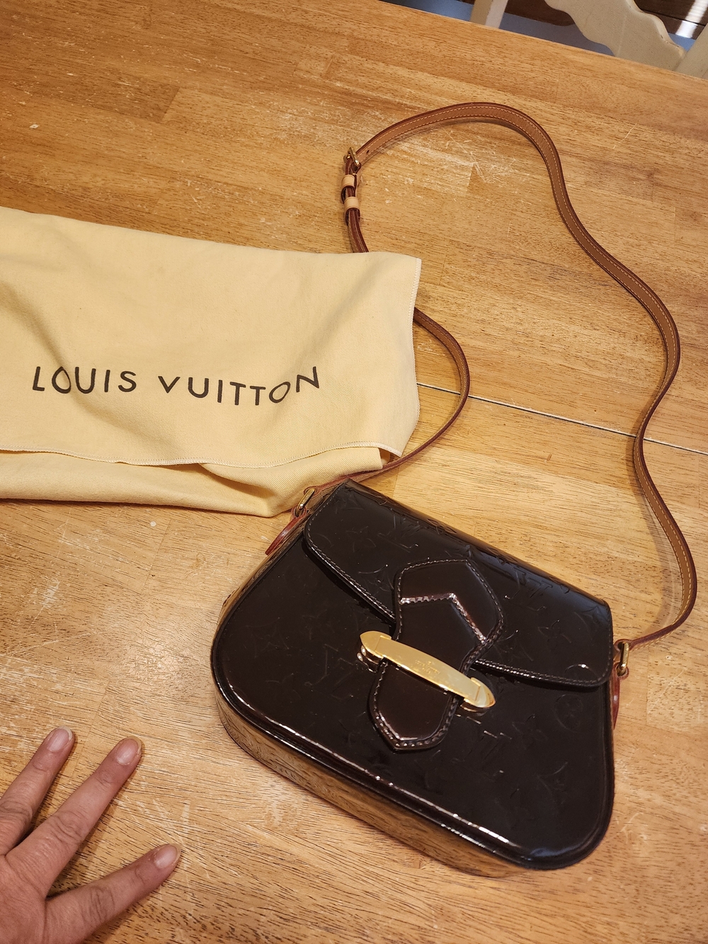 Louis Vuitton Monogram Vernis Bellflower PM glossy Amarante patent Leather